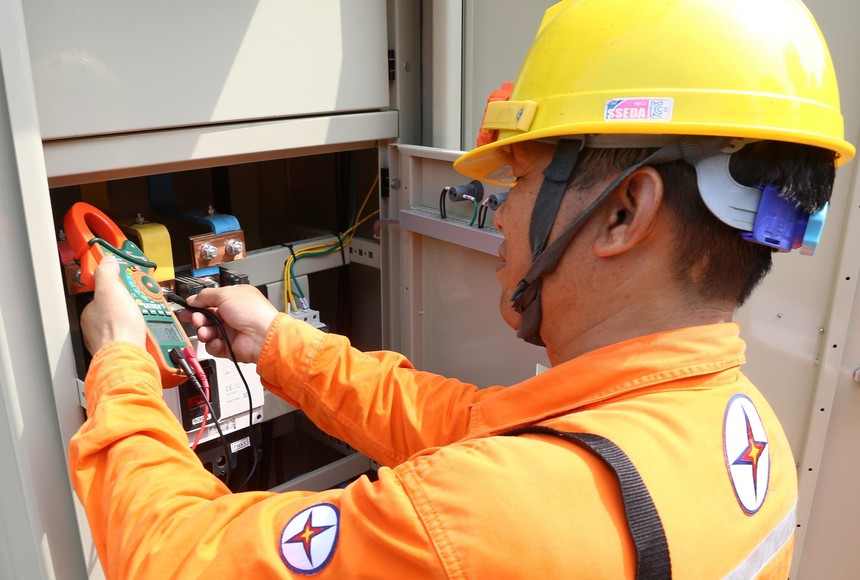 Điện 'nóng', cần cái đầu 'lạnh'! - Ảnh 1. Điện 'nóng', cần cái đầu 'lạnh'! - Ảnh 1.