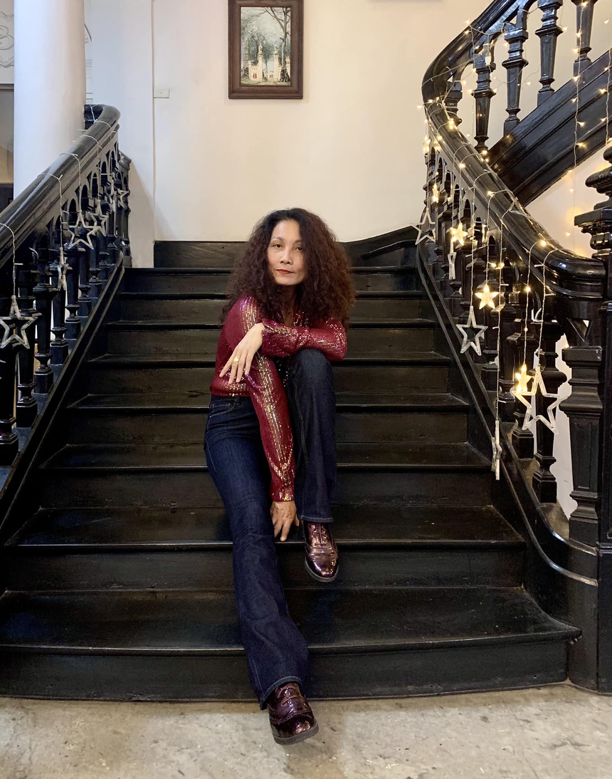 Phong cách trẻ trung, quý phái ngoài đời của cựu chủ công Hà Thu Dậu