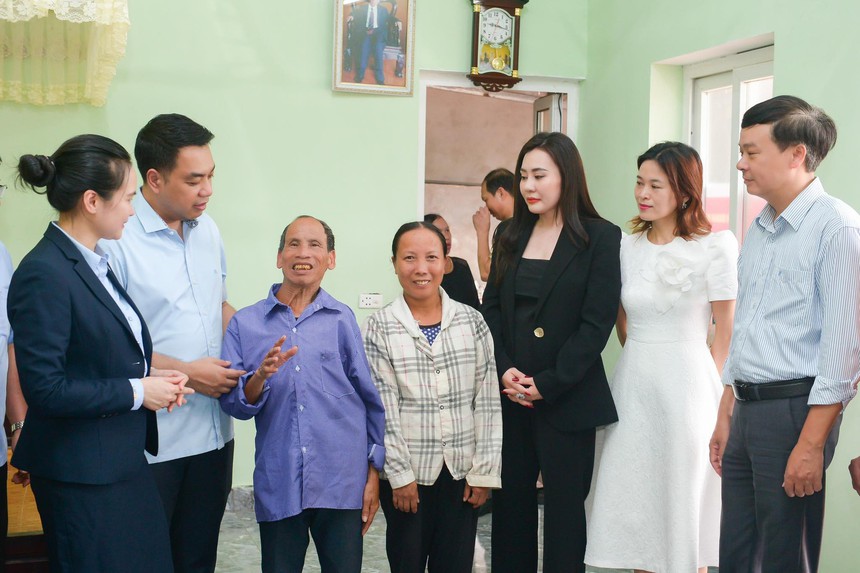 Hoa hậu Phan Kim Oanh: Dùng toàn bộ cát-sê để xây nhà từ thiện - Ảnh 4.