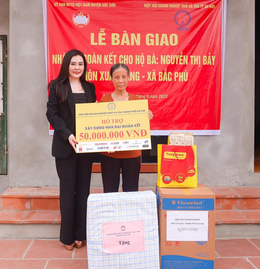 Hoa hậu Phan Kim Oanh: Dùng toàn bộ cát-sê để xây nhà từ thiện - Ảnh 2.