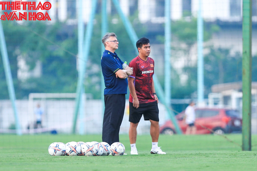 HLV Troussier ‘chơi chiêu’ lạ trước ngày chốt danh sách đấu Hong Kong - Ảnh 2.