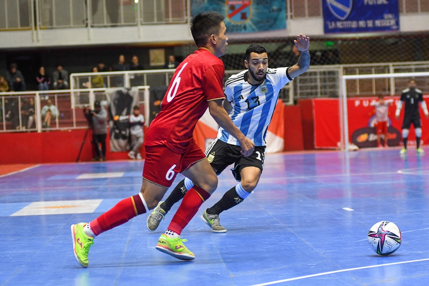 Văn Ý không thể giúp futsal Việt Nam làm nên chuyện trước cựu vô địch World Cup - Ảnh 1.
