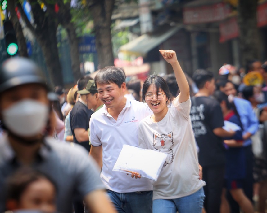 Hình ảnh thí sinh Thủ đô hoàn thành môn thi cuối cùng Kỳ thi tuyển sinh lớp 10 THPT công lập  - Ảnh 23.