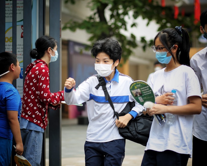 Hình ảnh thí sinh Thủ đô hoàn thành môn thi cuối cùng Kỳ thi tuyển sinh lớp 10 THPT công lập  - Ảnh 14.