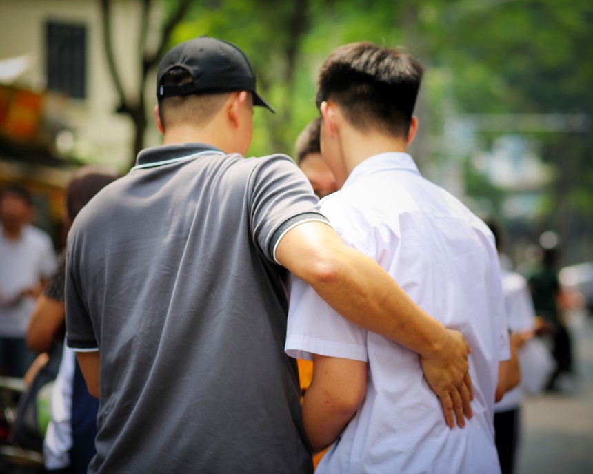 Hình ảnh thí sinh Thủ đô hoàn thành môn thi cuối cùng Kỳ thi tuyển sinh lớp 10 THPT công lập  - Ảnh 13.