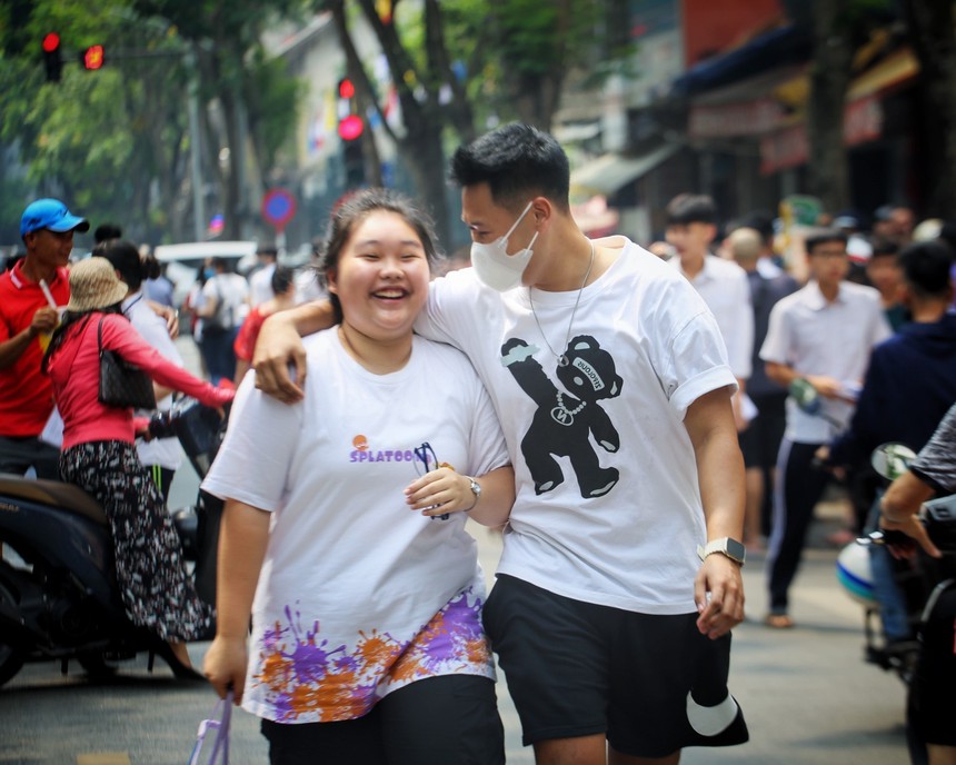 Hình ảnh thí sinh Thủ đô hoàn thành môn thi cuối cùng Kỳ thi tuyển sinh lớp 10 THPT công lập  - Ảnh 25.