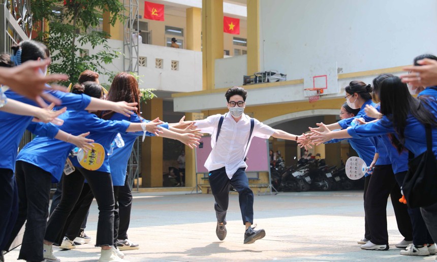 Hình ảnh thí sinh Thủ đô hoàn thành môn thi cuối cùng Kỳ thi tuyển sinh lớp 10 THPT công lập  - Ảnh 4.