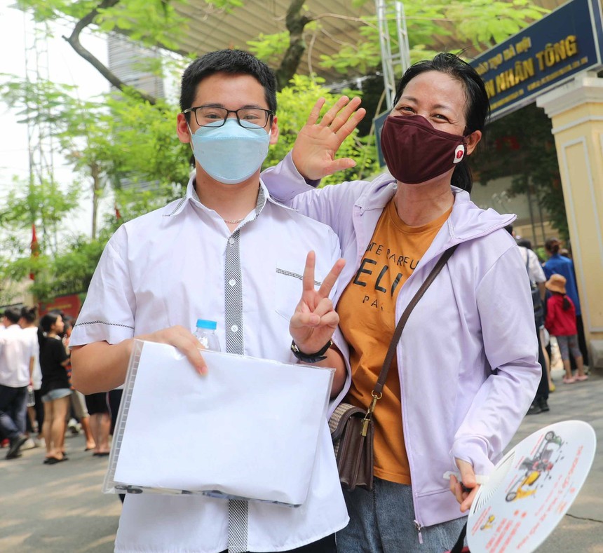 Hình ảnh thí sinh Thủ đô hoàn thành môn thi cuối cùng Kỳ thi tuyển sinh lớp 10 THPT công lập  - Ảnh 15.