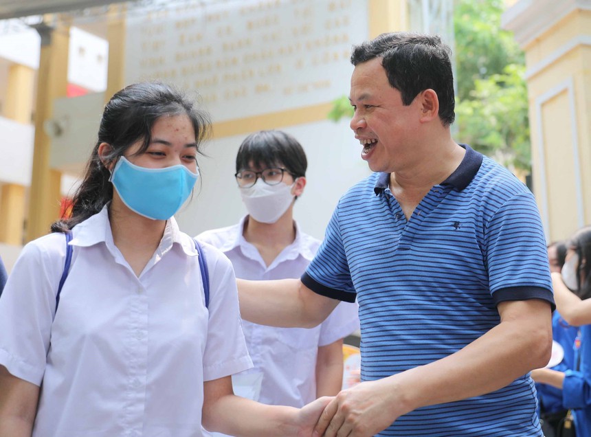 Hình ảnh thí sinh Thủ đô hoàn thành môn thi cuối cùng Kỳ thi tuyển sinh lớp 10 THPT công lập  - Ảnh 6.