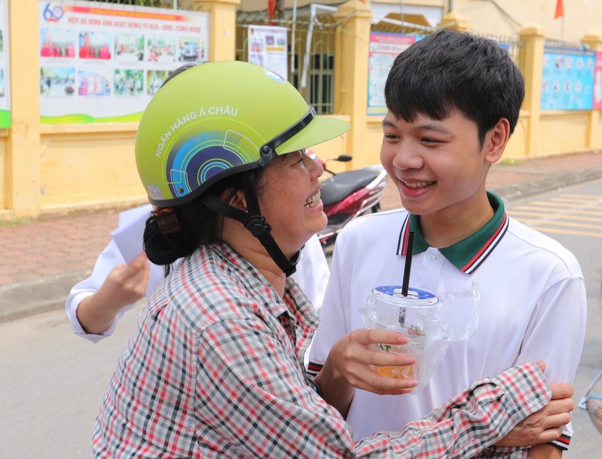 Hình ảnh thí sinh Thủ đô hoàn thành môn thi cuối cùng Kỳ thi tuyển sinh lớp 10 THPT công lập  - Ảnh 21.