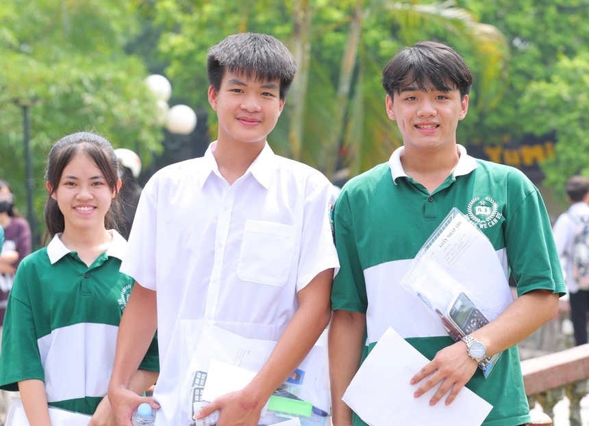 Hình ảnh thí sinh Thủ đô hoàn thành môn thi cuối cùng Kỳ thi tuyển sinh lớp 10 THPT công lập  - Ảnh 12.