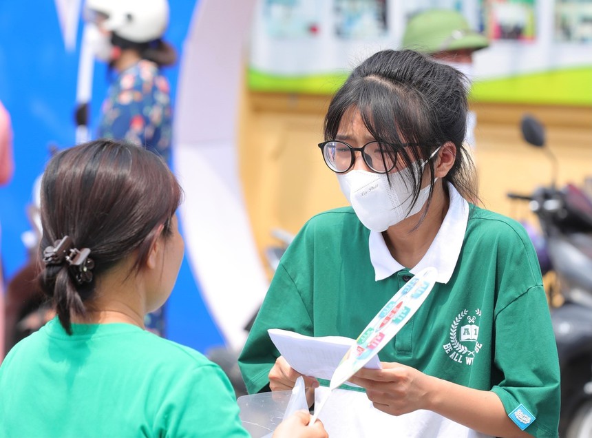 Hình ảnh thí sinh Thủ đô hoàn thành môn thi cuối cùng Kỳ thi tuyển sinh lớp 10 THPT công lập  - Ảnh 17.