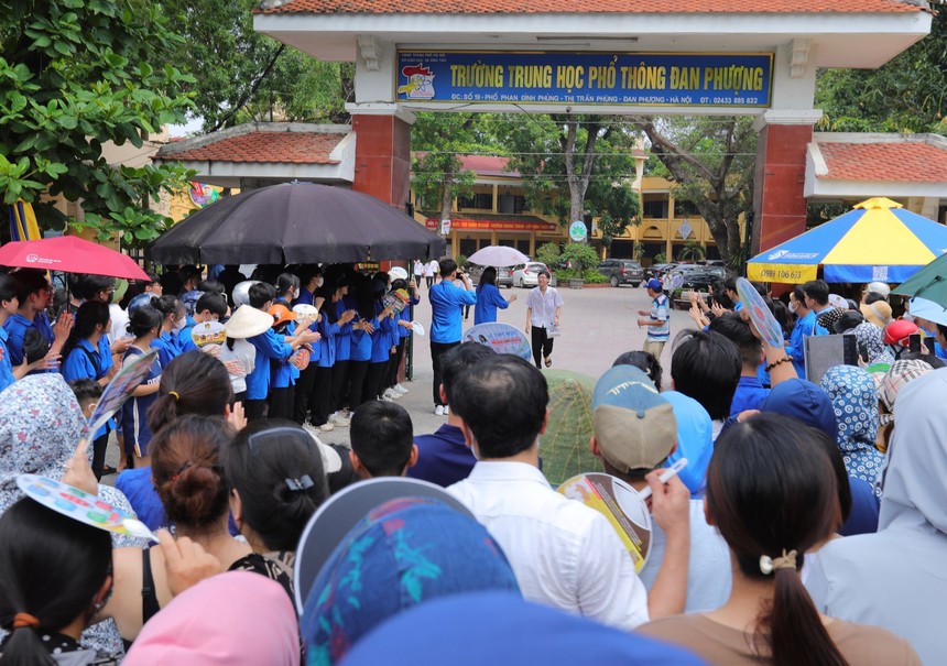 Hình ảnh thí sinh Thủ đô hoàn thành môn thi cuối cùng Kỳ thi tuyển sinh lớp 10 THPT công lập  - Ảnh 7.