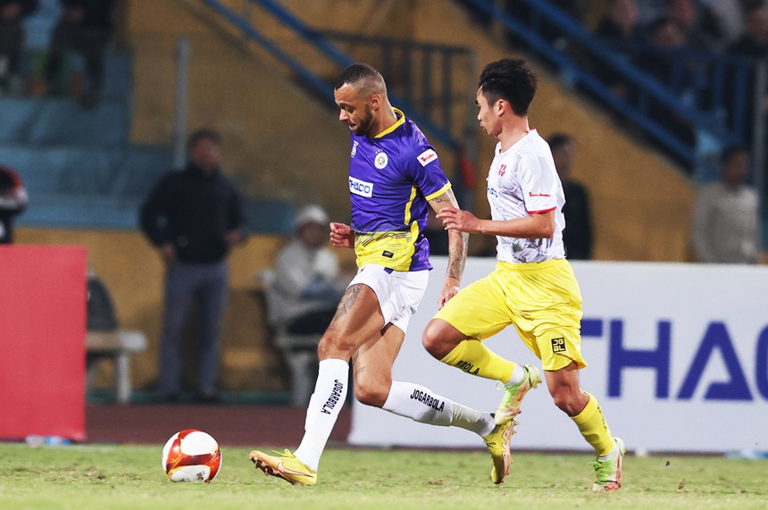 Thị trường chuyển nhượng giữa mùa V-League 2023: Vẫn chuyện “cũ người, mới ta” - Ảnh 1.