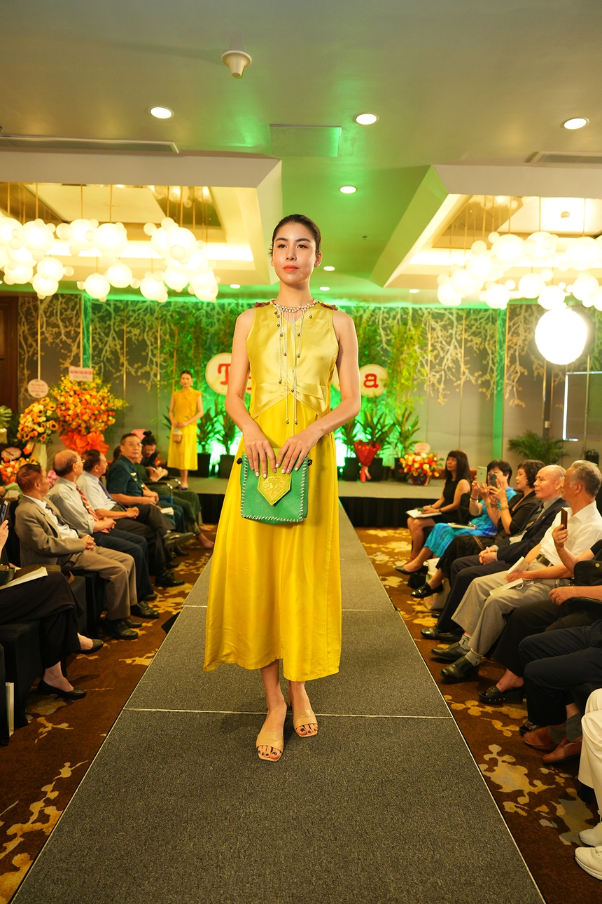 Nhà thơ Thiệp Nguyễn ra mắt tập "Tiếng xa" ở tuổi 85 - Ảnh 8.