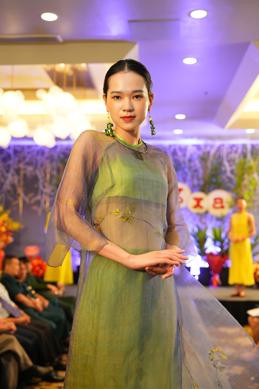 Nhà thơ Thiệp Nguyễn ra mắt tập "Tiếng xa" ở tuổi 85 - Ảnh 9.