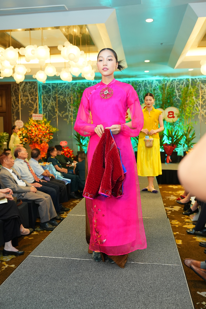 Nhà thơ Thiệp Nguyễn ra mắt tập "Tiếng xa" ở tuổi 85 - Ảnh 10.