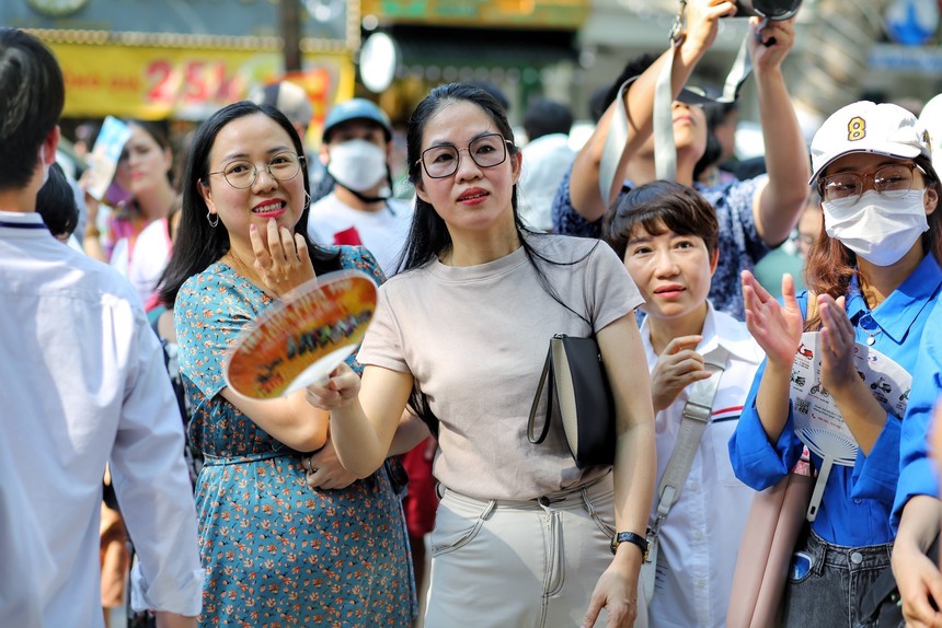 Góc nhìn 365: Trước cổng trường thi - Ảnh 1.