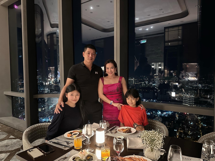 Bình Minh chia sẻ cuộc sống hạnh phúc viên mãn bên vợ doanh nhân và hai con gái - Ảnh 5.