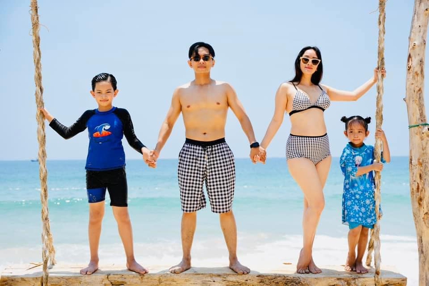 Phan Hiển: Cậu ấm giàu có cùng mối tình 'thầy - trò' nhiều phản đối - Ảnh 5.