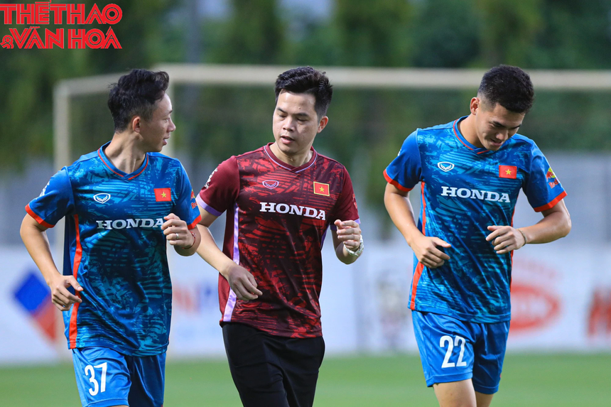 HLV Troussier chia tay thêm Tiến Linh và Triệu Việt Hưng - Ảnh 2.