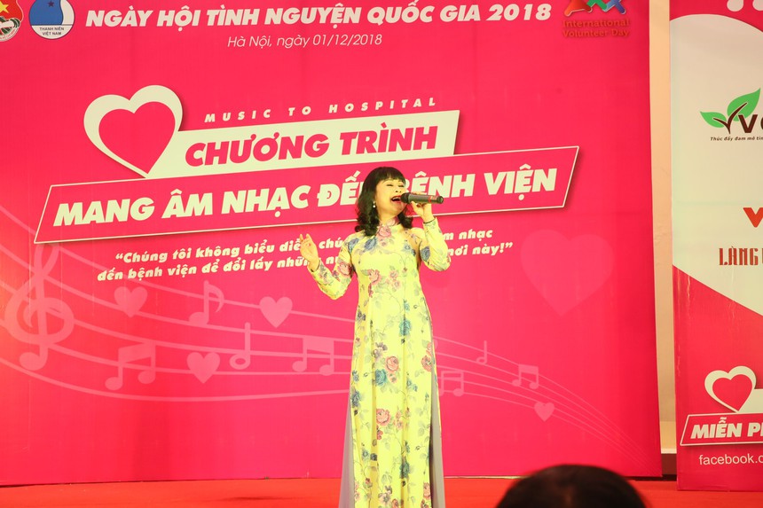 Mang âm nhạc đến bệnh viện chính thức trở lại: 'Cùng mang âm nhạc xoa dịu nỗi đau bệnh nhân ung thư' - Ảnh 2.