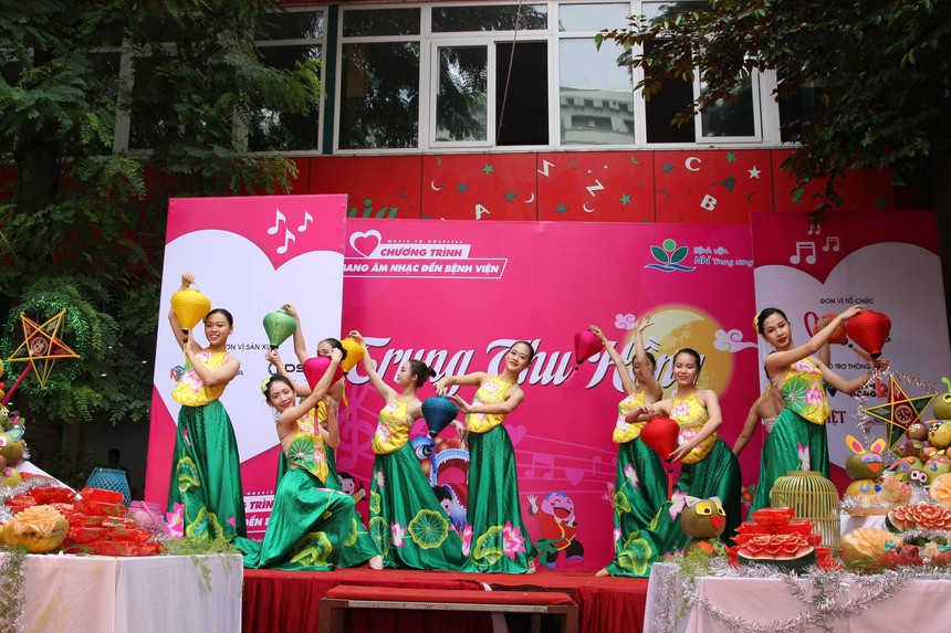 Mang âm nhạc đến bệnh viện chính thức trở lại: 'Cùng mang âm nhạc xoa dịu nỗi đau bệnh nhân ung thư' - Ảnh 5.