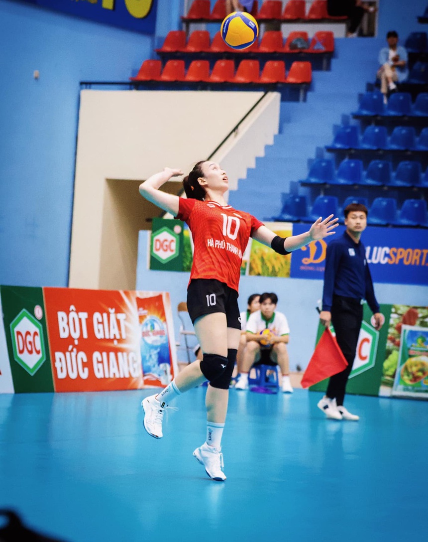 Tan chảy trước chủ công tài năng 19 tuổi, ‘ngọc nữ’ 10X mới nhất của bóng chuyền Việt Nam - Ảnh 5.