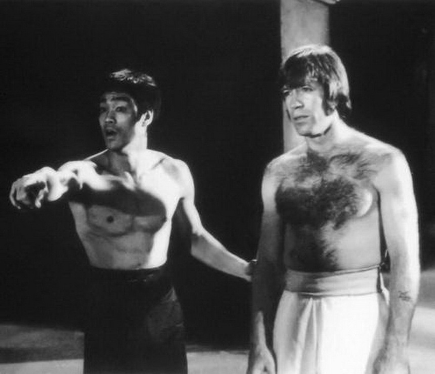 Lý Tiểu Long 'giận tím người', tung cú đá khiến 'Huyền thoại Rambo' nặng 90kg văng xa 10m - Ảnh 4.