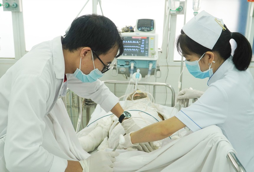 Vụ đốt phòng trọ ở Đồng Nai: Ba người đã tử vong, một trường hợp xin về - Ảnh 1.