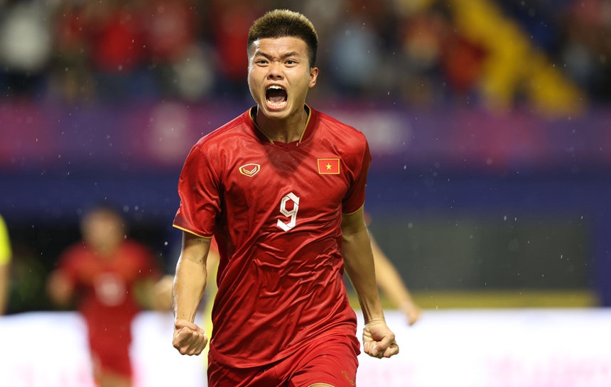 Hình hài đội tuyển Việt Nam thời HLV Troussier - Ảnh 1.