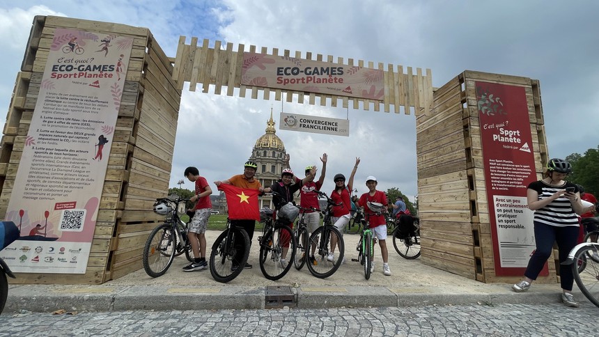 Người dân Paris đi xe đạp để tăng cường sức khỏe và bảo vệ môi trường - Ảnh 1. Người dân Paris đi xe đạp để tăng cường sức khỏe và bảo vệ môi trường - Ảnh 1.