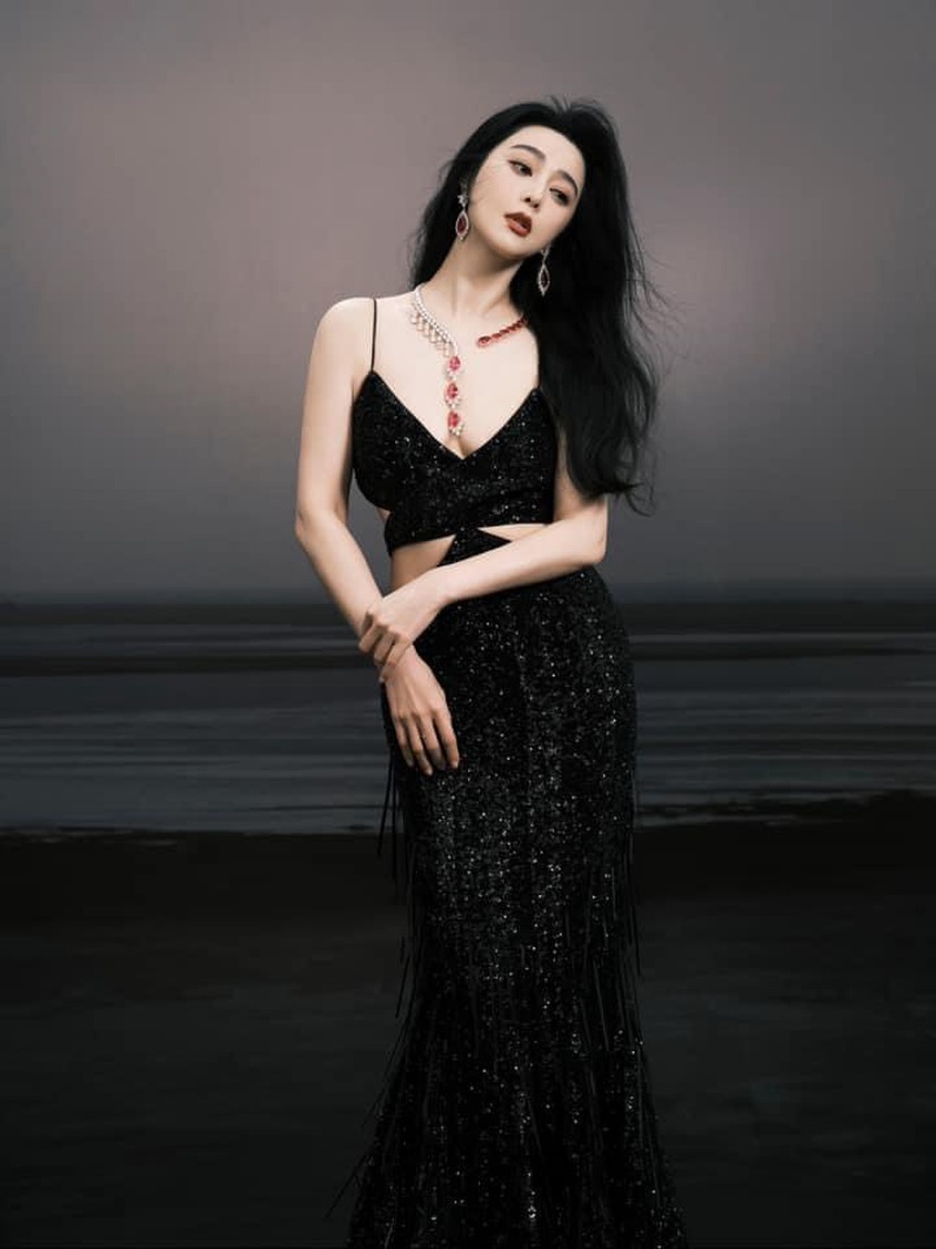 Phạm Băng Băng chọn trang sức 'Phượng hoàng trở lại' của NTK Việt lên bìa tạp chí Vogue - Ảnh 2.