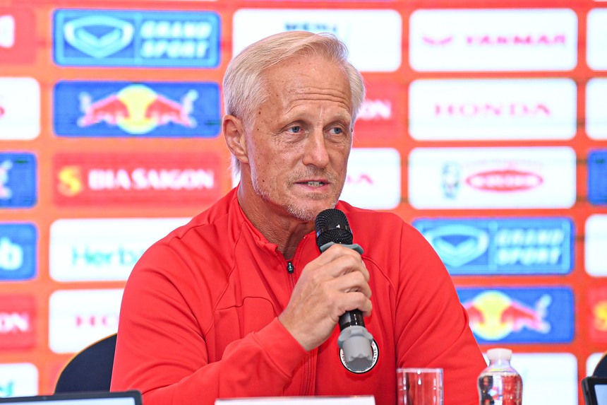 HLV tuyển Hong Kong: ‘Không biết ông Troussier chơi chiến thuật gì’ - Ảnh 2.