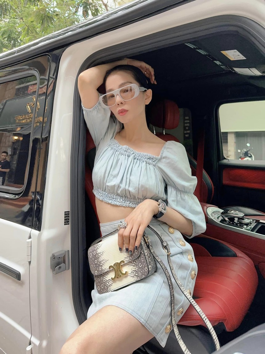 Lệ Quyên úp mở chuyện mới 'tậu' xe sang - Ảnh 1.