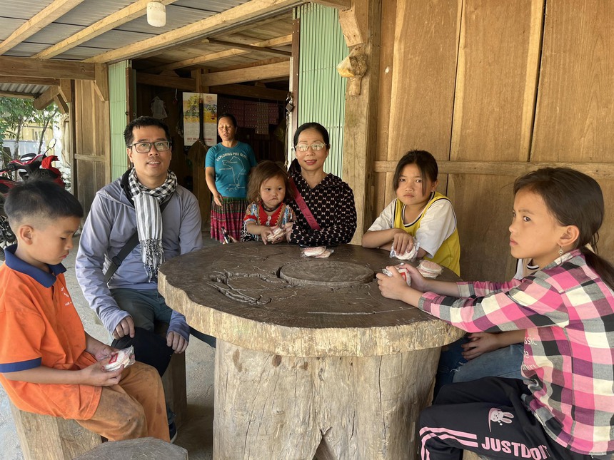 Gặp lại các tác giả được đưa vào sách giáo khoa: Nguyễn Xuân Thủy 'kể em nghe chuyện Trường Sa' - Ảnh 8.