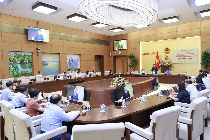 Lãnh đạo Quốc hội làm việc với Đoàn giám sát về đổi mới chương trình, sách giáo khoa phổ thông - Ảnh 2.