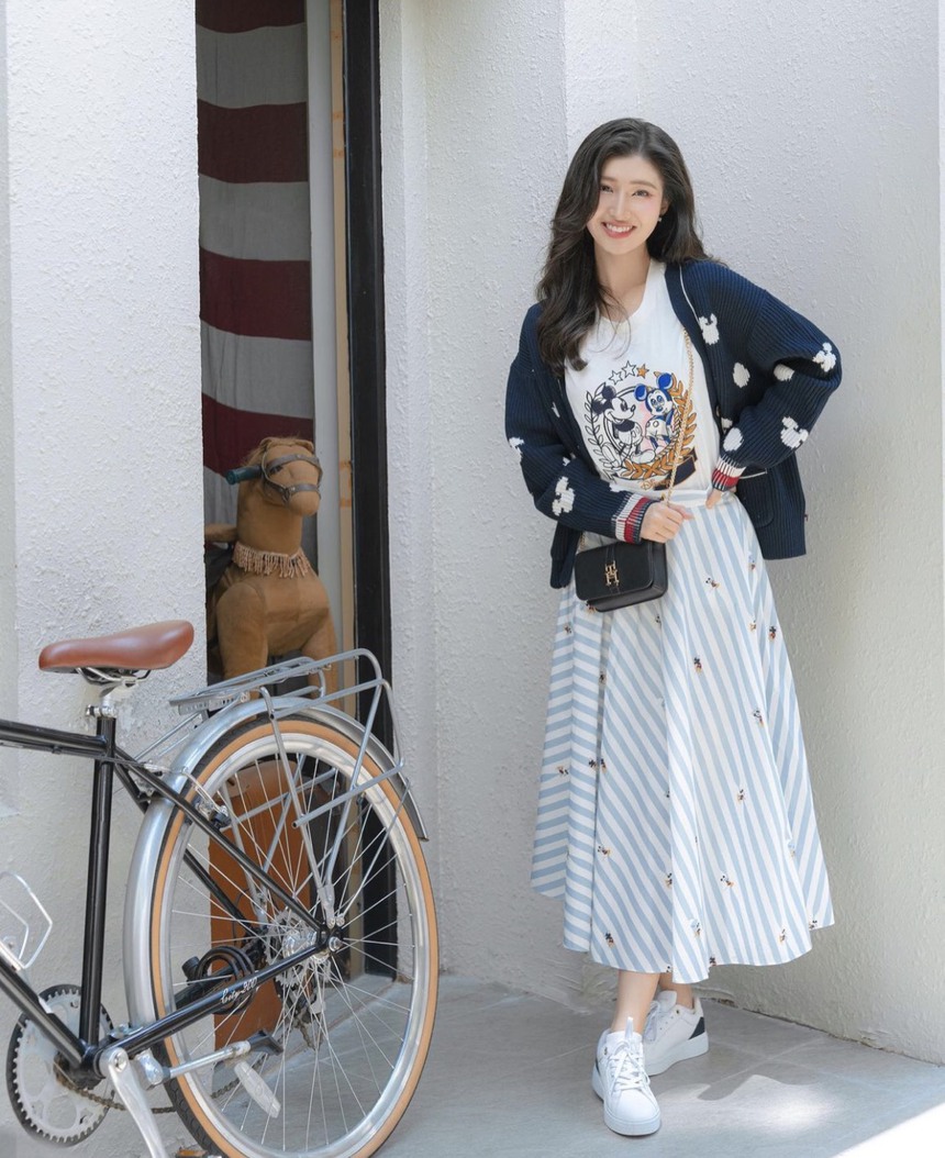 Ảnh sao Việt 15/06: Hoa Hậu Thùy Tiên, Hòa Minzy, Trấn Thành,....tự tin khoe nhan sắc - Ảnh 6.