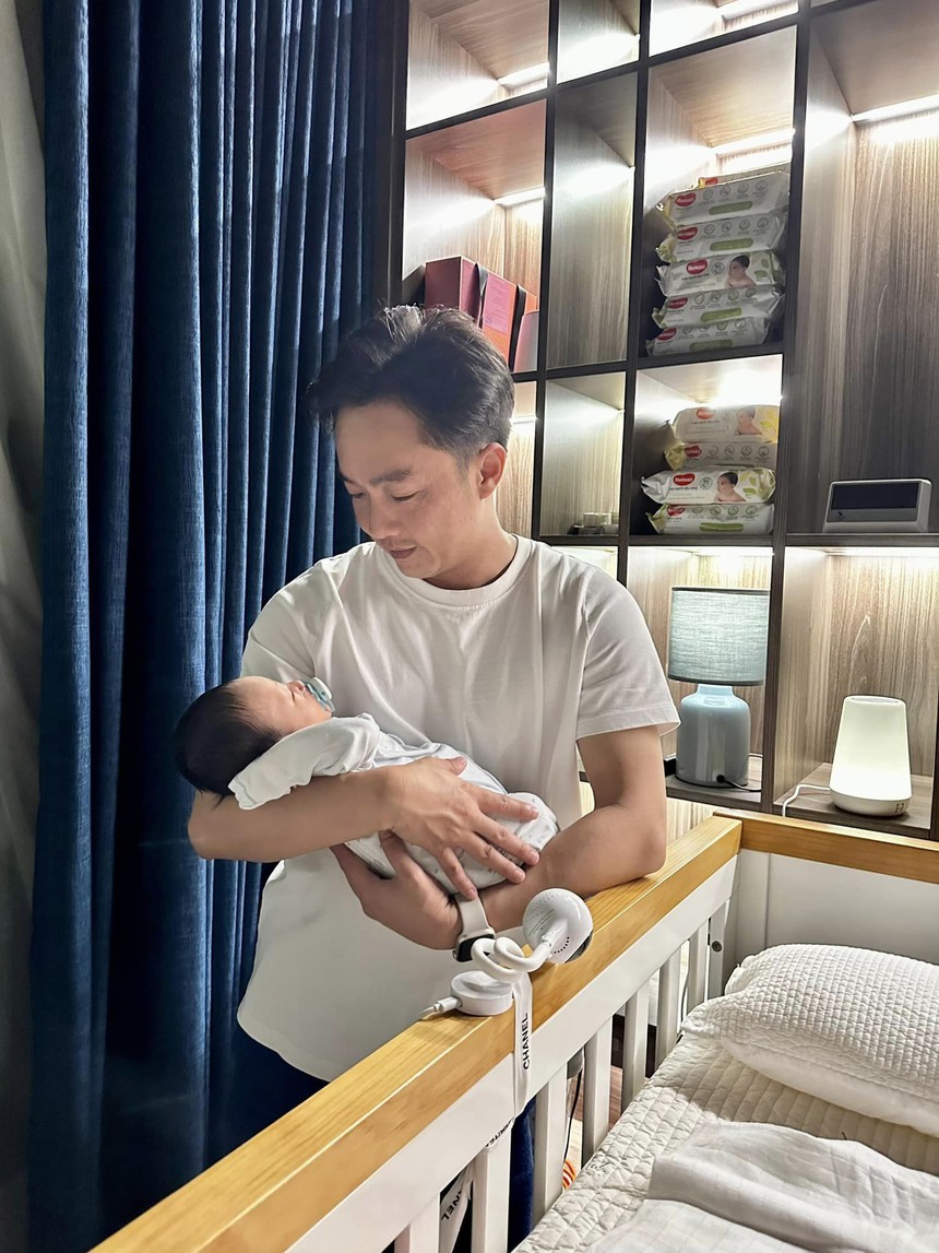 Ảnh sao Việt 15/06: Hoa Hậu Thùy Tiên, Hòa Minzy, Trấn Thành,....tự tin khoe nhan sắc - Ảnh 7.