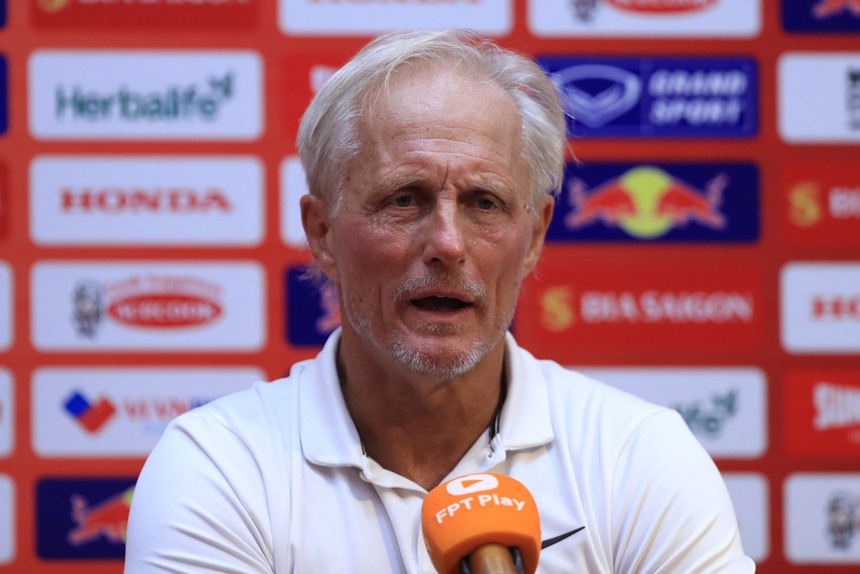 HLV tuyển Hong Kong: ‘Tôi rất tức giận, trọng tài đã quyết định kết quả trận đấu’ - Ảnh 2.