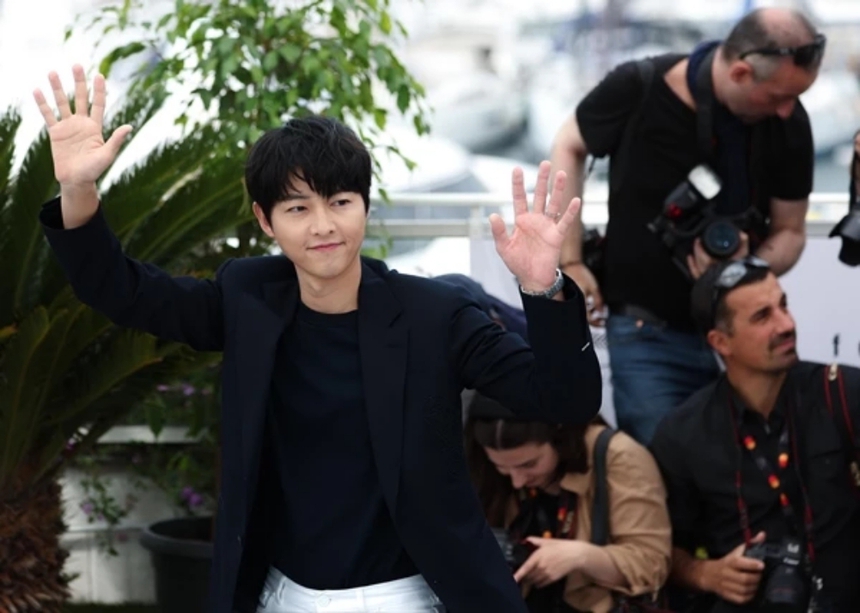 Vợ Song Joong Ki sinh con trai tại Italy - Ảnh 1.