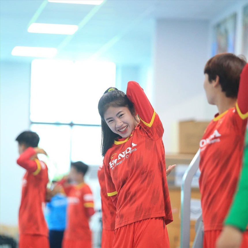 Hot girl Thanh Nhã từng được 'lão nông' phát hiện tố chất đặc biệt, thúc giục bố mẹ cho đi đá bóng - Ảnh 4. Hot girl Thanh Nhã từng được 'lão nông' phát hiện tố chất đặc biệt, thúc giục bố mẹ cho đi đá bóng - Ảnh 4.