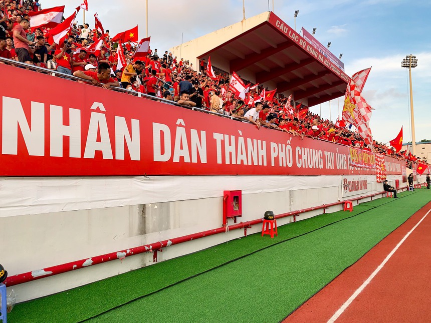 Sân Lạch Tray cực đẹp trong ngày Việt Nam thắng Hong Kong, ăn đứt sân Mỹ Đình - Ảnh 13.