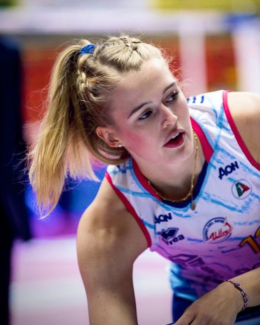 Nhan sắc vạn người mê của chủ công giúp tuyển bóng chuyền Đức đánh bại Thái Lan - Ảnh 9. Nhan sắc vạn người mê của chủ công giúp tuyển bóng chuyền Đức đánh bại Thái Lan - Ảnh 9.