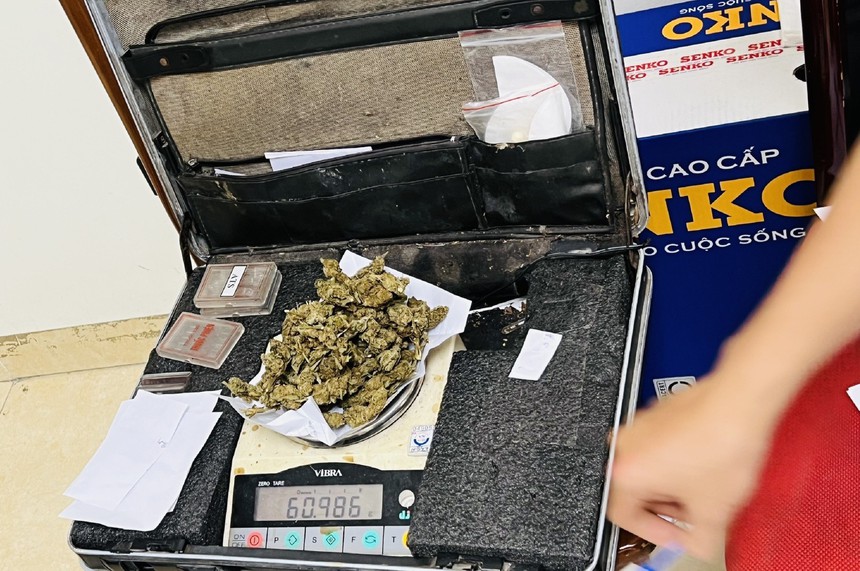 Hà Nội: Triệt phá tụ điểm sử dụng cần sa với vỏ bọc là quán cà phê - Ảnh 1.