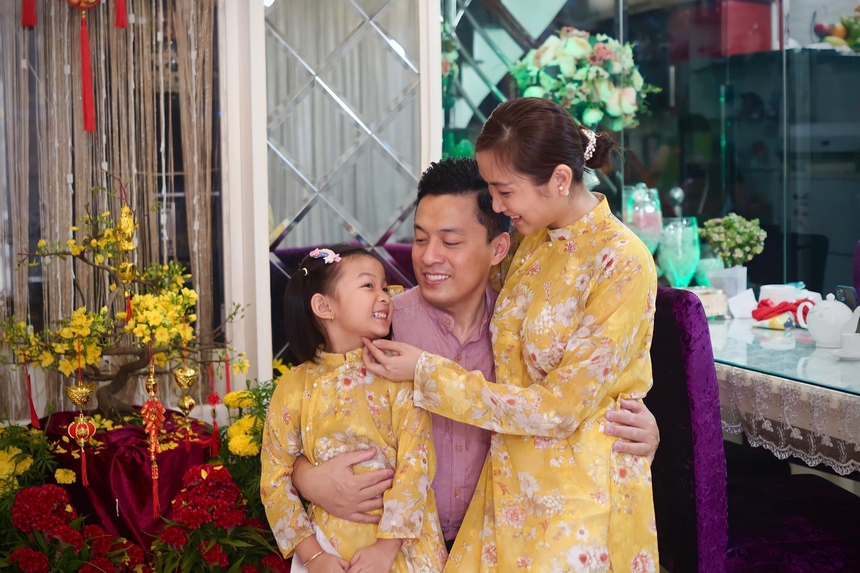 Lam Trường: Đời tư kín tiếng cùng mối 'nhân duyên trời định' với vợ trẻ kém 17 tuổi   - Ảnh 5.