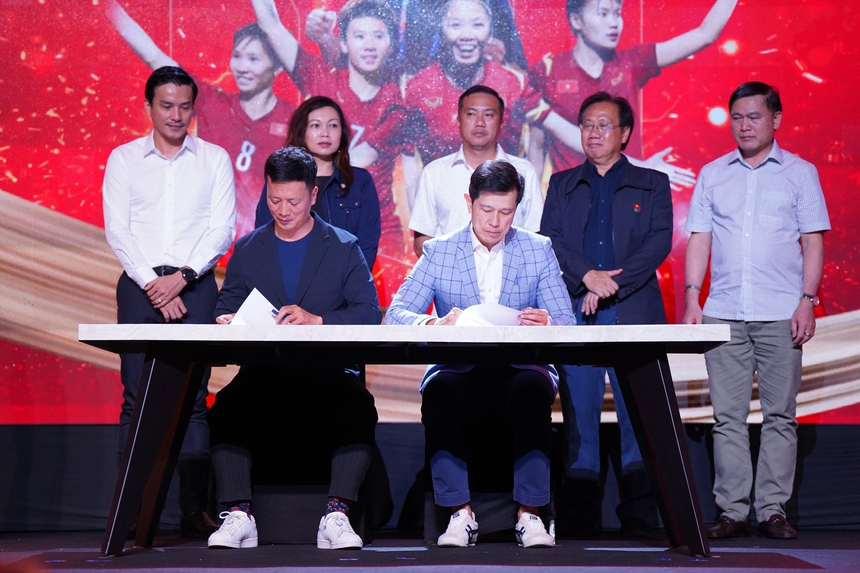 Xúc động hành trình Huỳnh Như cùng đồng đội tuyển Việt Nam tới World Cup - Ảnh 1.