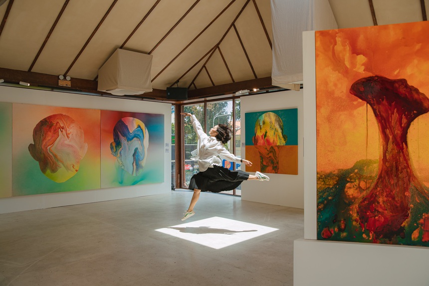 Triển lãm nghệ thuật "Dưới Ánh Mặt Trời - Under The Sun" - Ảnh 1.