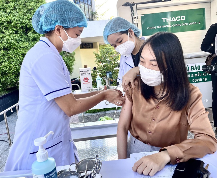 Đẩy mạnh truyền thông, khuyến khích người dân chủ động tiêm vaccine phòng Covid-19 - Ảnh 1. Đẩy mạnh truyền thông, khuyến khích người dân chủ động tiêm vaccine phòng Covid-19 - Ảnh 1.