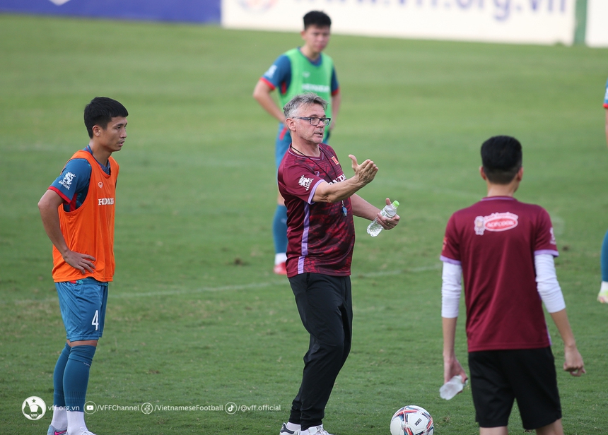 HLV Troussier dùng ‘kế khích tướng’, Công Phượng lập tức ghi bàn trước cuộc so tài với đội bóng của Tây Á - Ảnh 3.